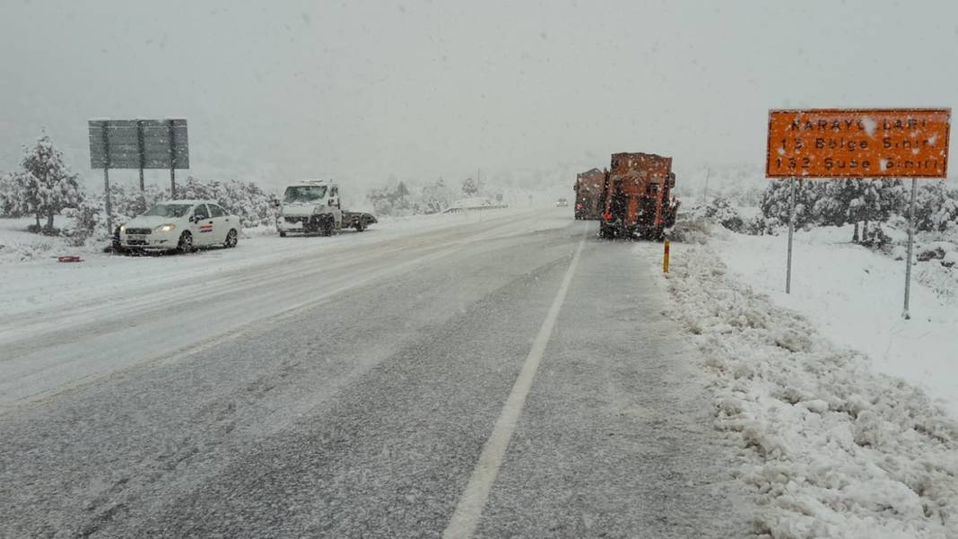Konya-Antalya yolu beyaz bereketle kaplandı: Ekipler dur durak bilmiyor 3